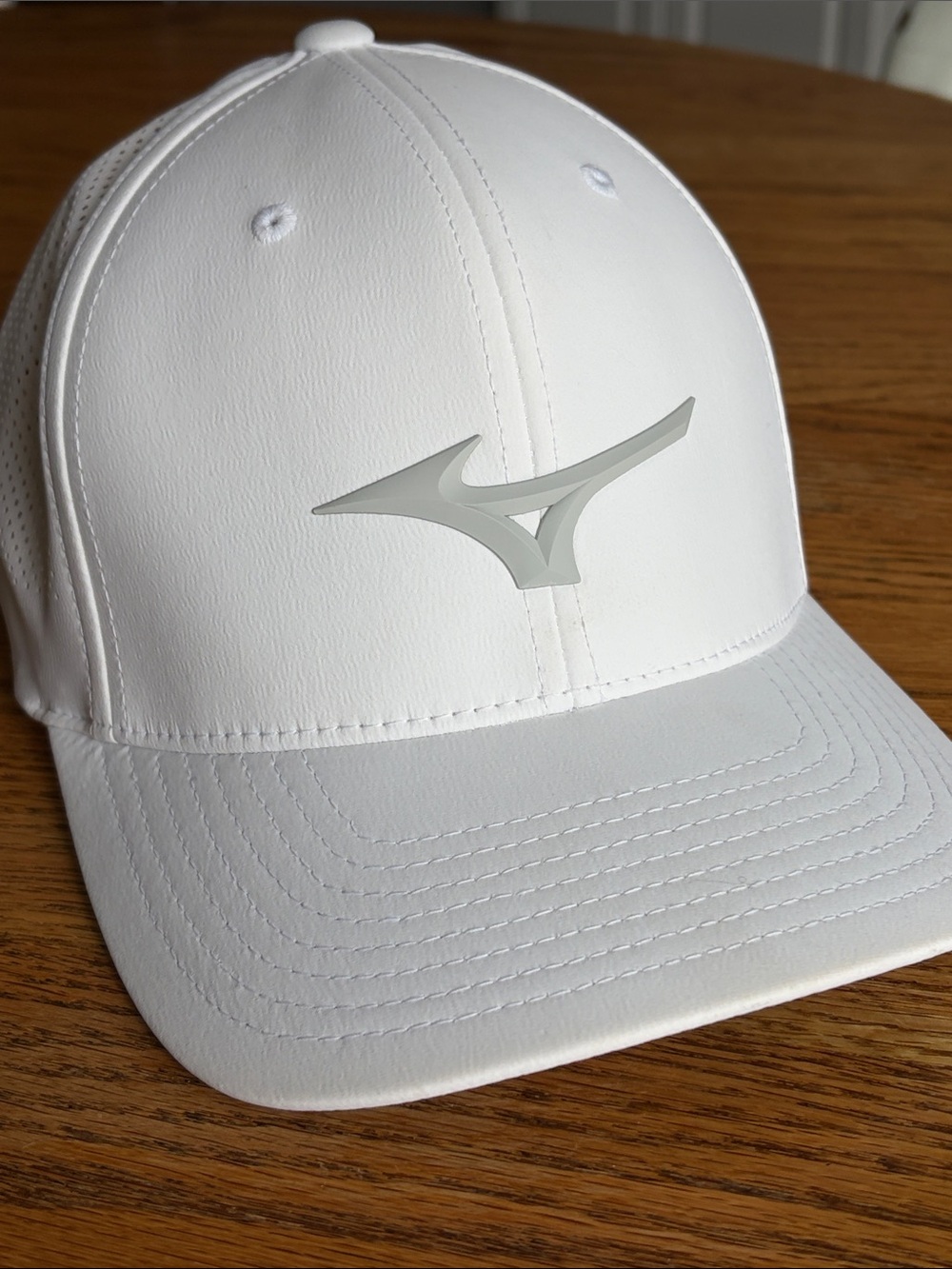 Mizuno White and Light Gray Men's Performance Baseball Golf Hat